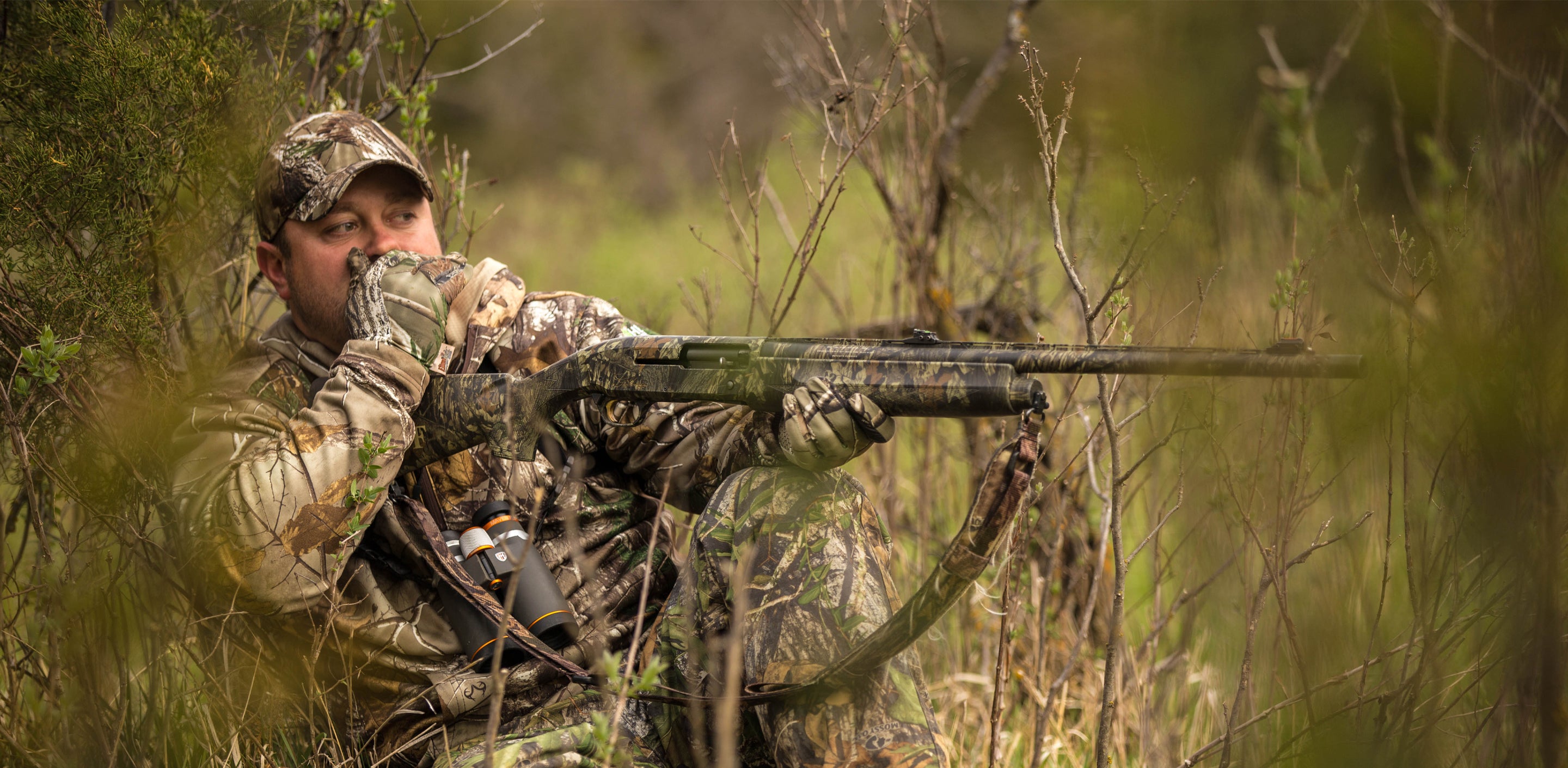 gamehide hunter calling turkeys with a mouth call